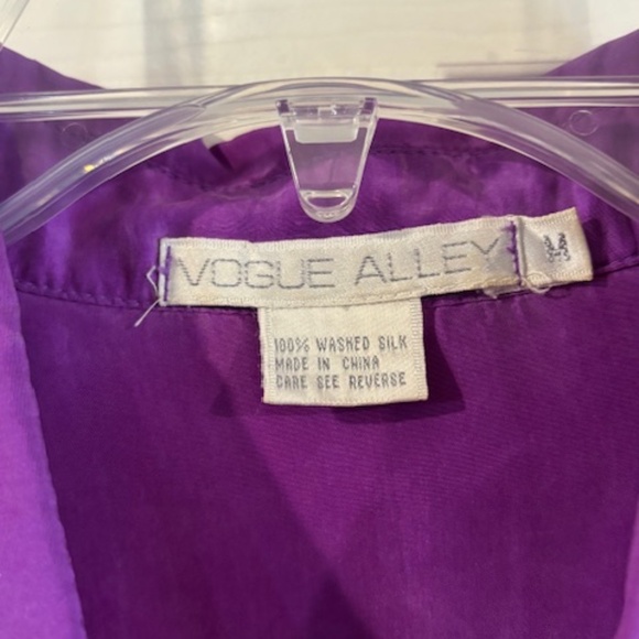 Vogue Alley silk shirt- Beautiful  Purple- Medium - Picture 2 of 3